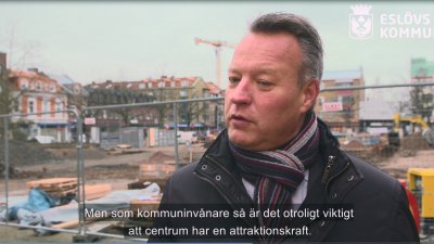 Henric Blomsterberg driver Hotell Stensson och är även fastighetsägare och möbelhandlare i Eslöv