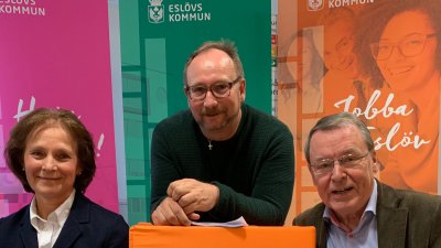 Kommunalråd Catharina Malmborg (M), kommunalråd Johan Andersson (S) samt Sven-Olov Wallin (L) med majoritetens budget 2020