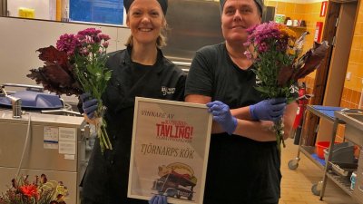 Martina Rosslin och Åsa Nilsson på Tjörnarps skola i Höör är stolta över vinsten i Klimatveckans matsvinnstävling.