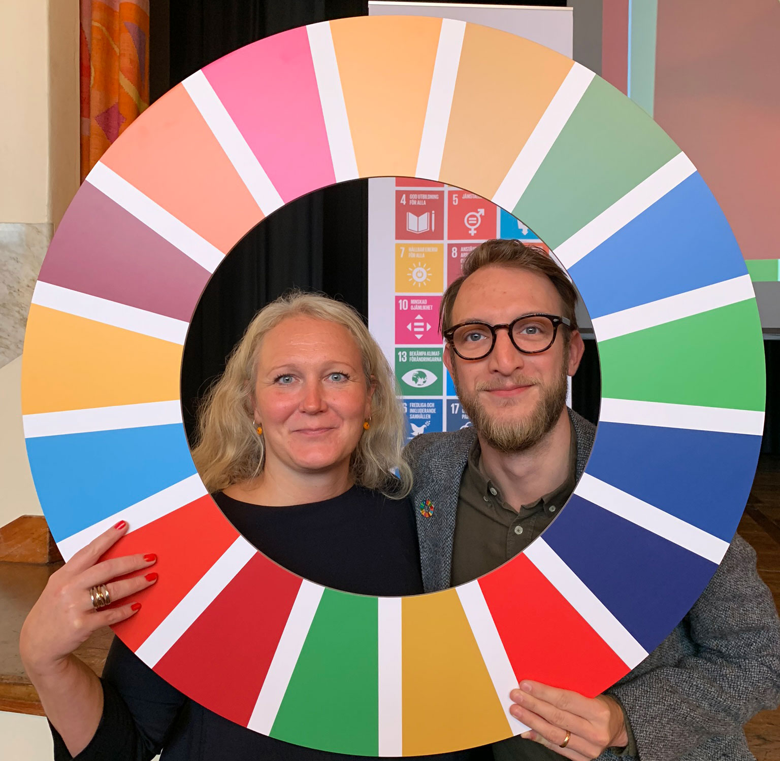 Johan Plambeck, utvecklingschef på Kultur och Fritid, och Erika Fjelkner, miljöchef, deltar i Agenda 2030-utbildningen