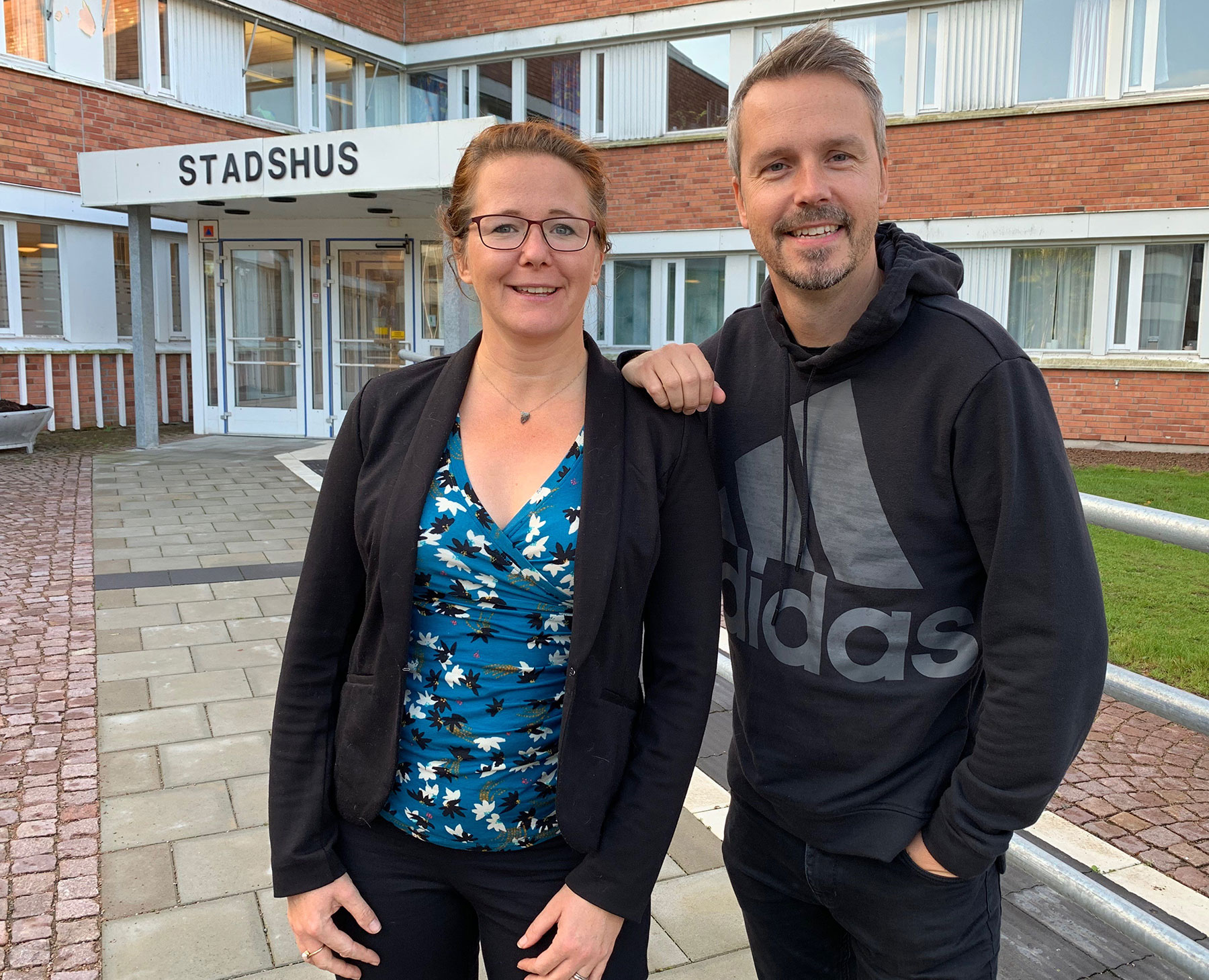 Glada över nomineringen till Guldpilen är HR-chef Anna Nordén och HR-strateg Fredrik Dahl