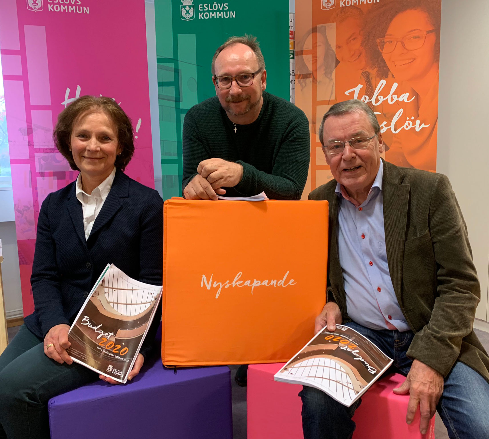 Den styrande majoritetens budget antogs i kommunfullmäktige. Kommunalråd Catharina Malmborg (M), kommunalråd Johan Andersson (S) samt Sven-Olov Wallin (L).