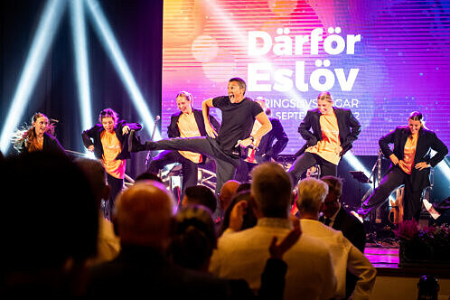 David Lindgren var nog minst lika imponerad av Eslövs stolthet Attitude 69 Dancestudio som publiken. Foto: Christoffer Borg Mattisson.