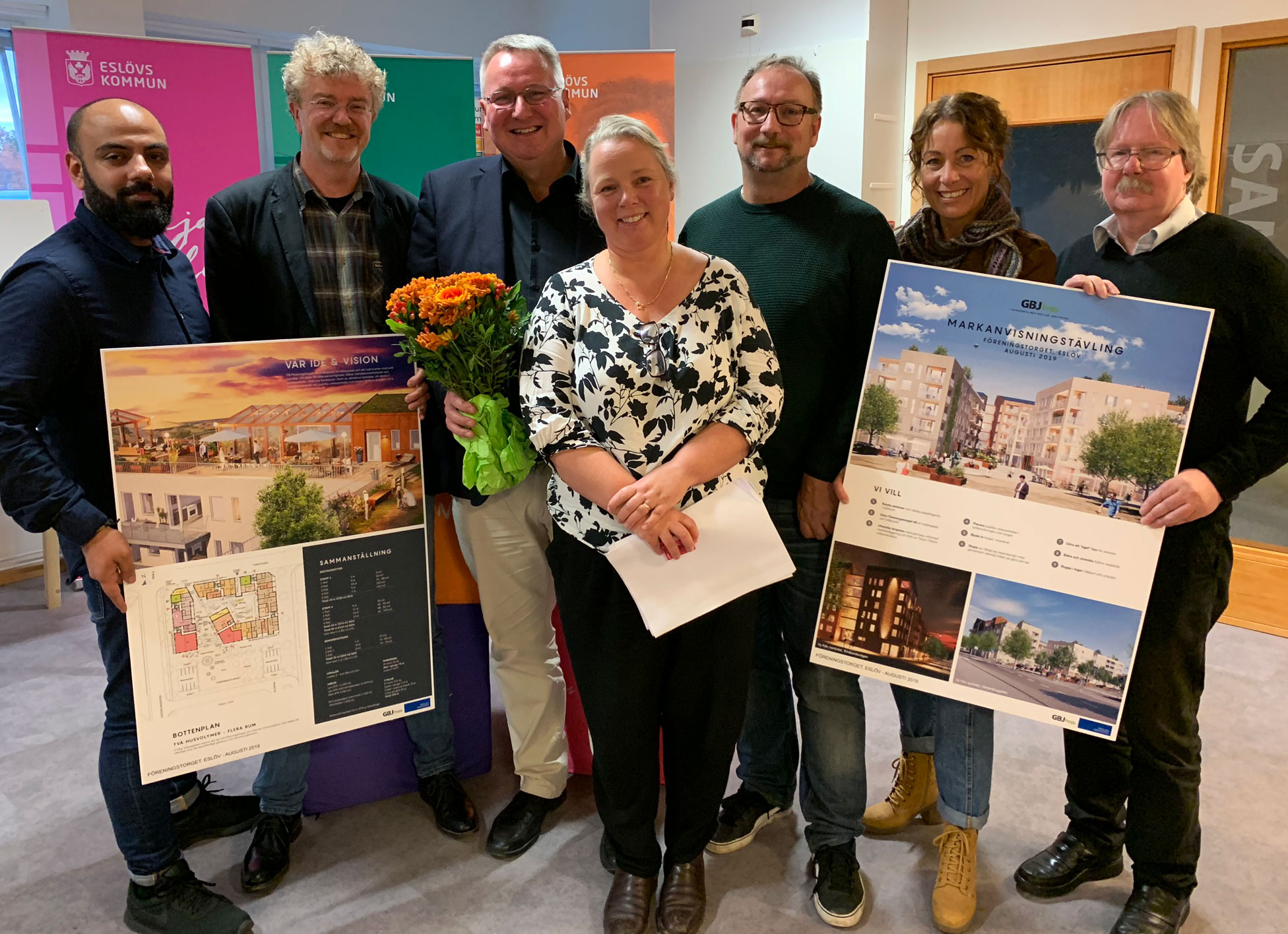 Arkitekterna Ilyas Awash och Pontus Möller, Per Sandberg GBJ Bygg, Åsa Simonsson, tillväxtchef, Johan Andersson, kommunstyrelsens ordförnde, Madeleine Atlas, ledamot KSAU och nämndsordförande Bengt Andersson.