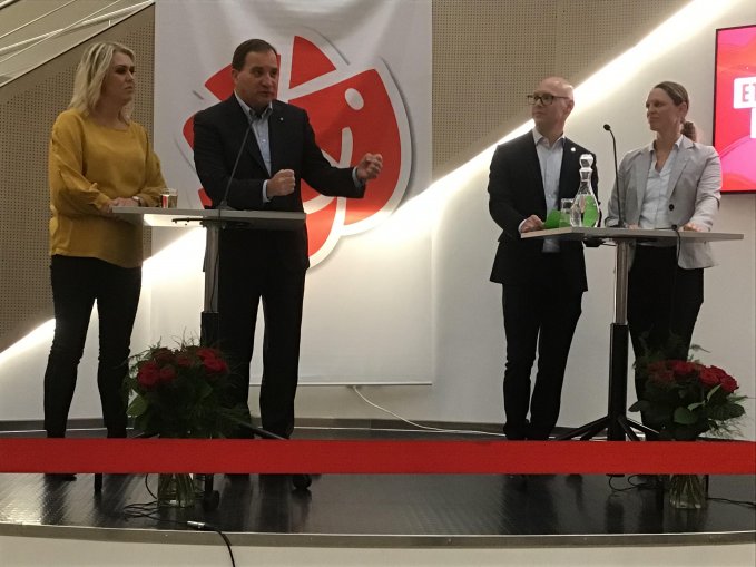 Lena Hallengren, Stefan Löfven tillsammans med partikamrter som framförde allmänhetens frågor.