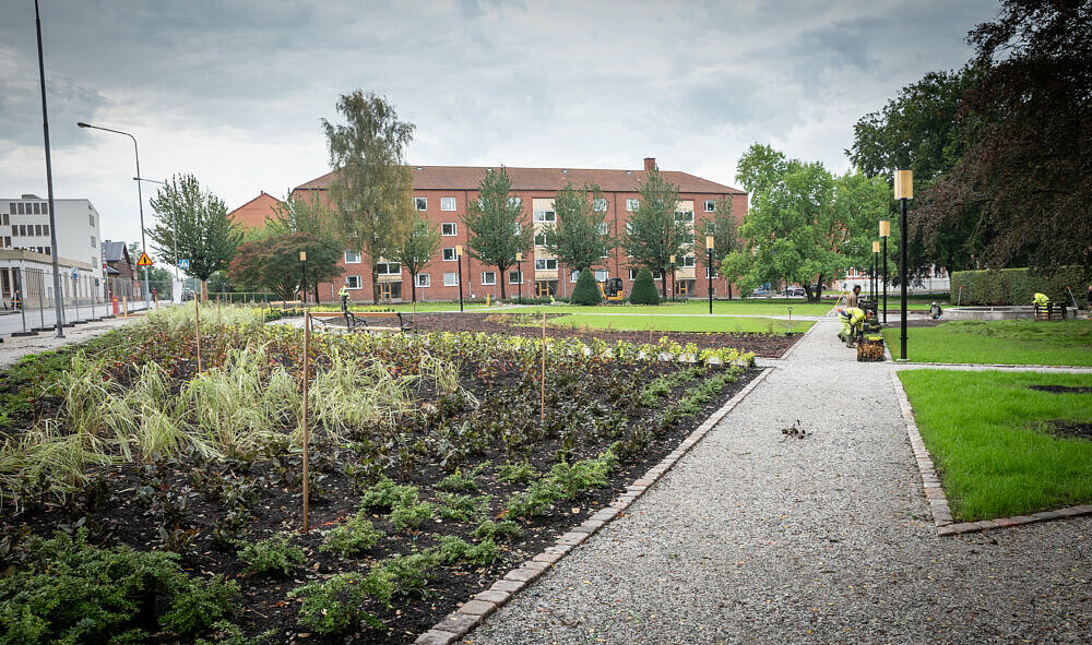 Arbetet med stadsparken rullar på